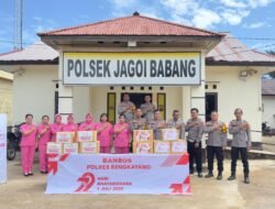 Sambut HUT Bhayangkara ke-79, Polsek Jagoi Babang dan Bhayangkari Salurkan Bansos, Hadirkan Senyum di Tengah Masyarakat